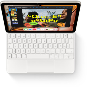 Vista desde arriba del iPad Air con un Magic Keyboard en blanco.