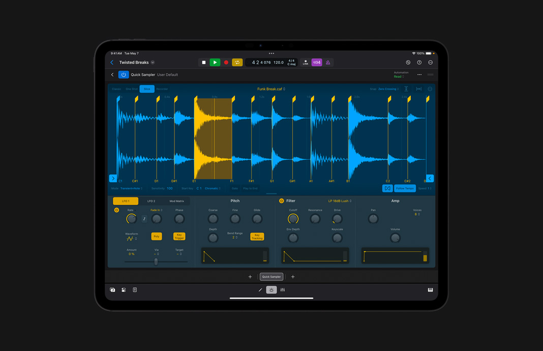 Pantalla de un iPad Pro que muestra la edición de un sample de audio en Logic Pro para el iPad.