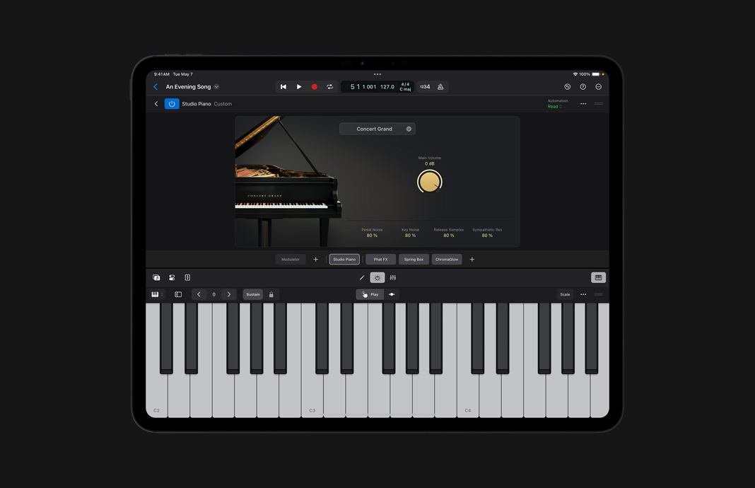 Imagen que muestra cómo se personalizan temas con Studio Piano en un iPad Pro con Logic Pro para el iPad. 
